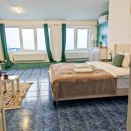 Ξενοδοχείο με διαμερίσματα Little Budget 3*